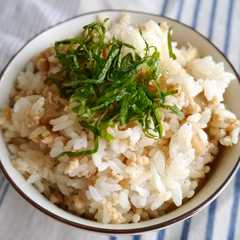 รูปของ 鶏そぼろとあげの甘辛♡混ぜごはん