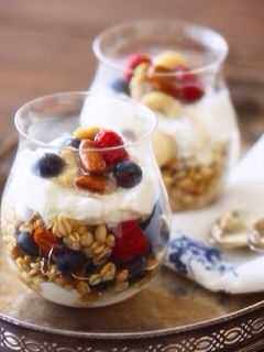 グラノーラと水切りヨーグルトのパフェ-レシピのメイン写真