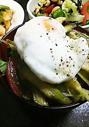 アスパラたっぷり温玉丼-レシピのメイン写真