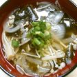 簡単!玉ねぎ えのき ワカメの お吸い物