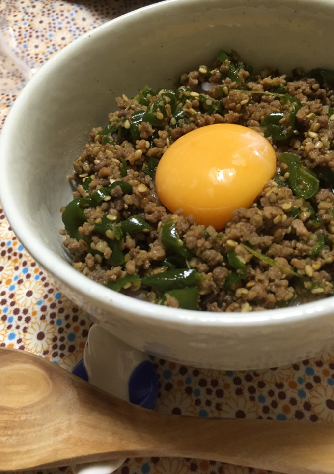 簡単節約☆ピーマンと豚ひき肉のそぼろ丼-レシピのメイン写真