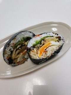 きんぴらご飯とセロリ炒めのおにぎらず-レシピのメイン写真