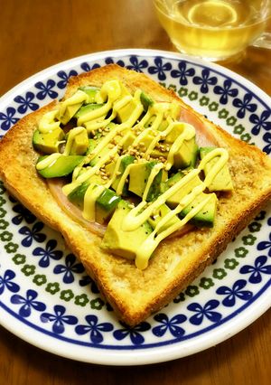 美容に♡練り胡麻アボハムトースト-レシピのメイン写真