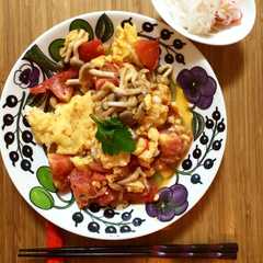 รูปของ 簡単！トマトとたまごとしめじの炒め物