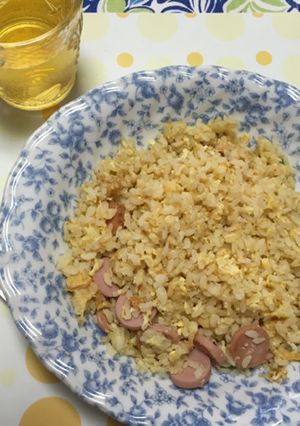 魚肉ソーセージ入り！アレンジチャーハン-レシピのメイン写真