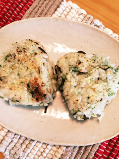 海苔がなくても手につかない!塩昆布にぎり-レシピのメイン写真