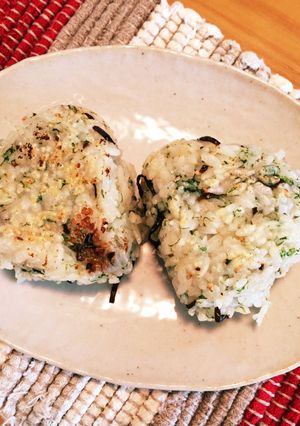 海苔がなくても手につかない！塩昆布にぎり-レシピのメイン写真