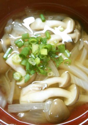 玉ねぎ しめじの 簡単一品！ お吸い物！-レシピのメイン写真