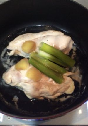 ストウブで簡単！とり胸肉で基本の蒸し鶏-レシピのメイン写真