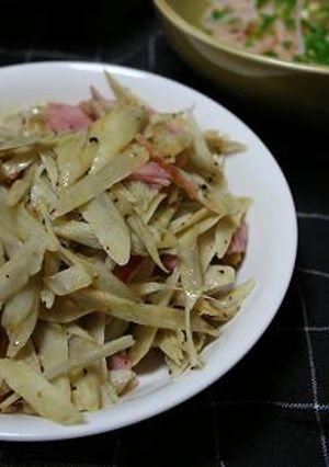 ごぼうとベーコンのバター炒め-レシピのメイン写真