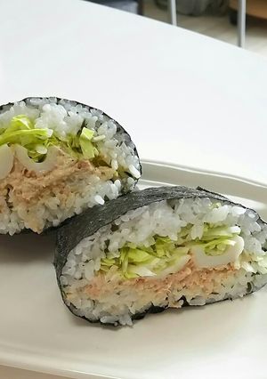 ツナとチクワのおにぎらず-レシピのメイン写真