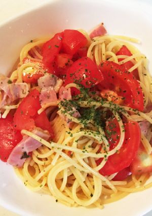 10分で完成トマトとベーコンの冷製パスタ-レシピのメイン写真
