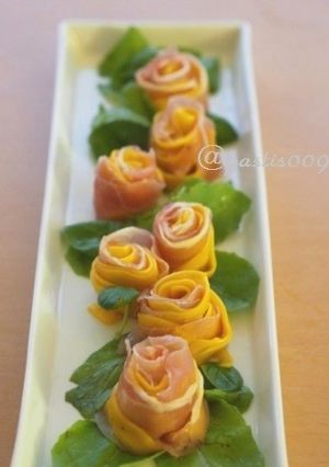 コリンキーと生ハムで薔薇サラダ-レシピのメイン写真