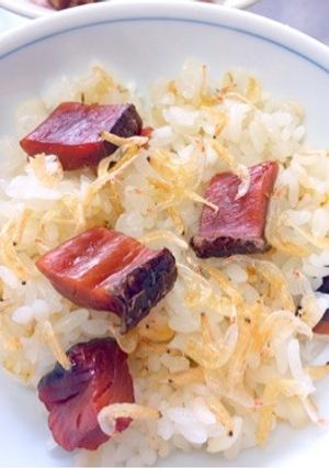 簡単！炊飯器で鮭とば炊き込みご飯-レシピのメイン写真