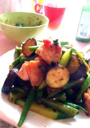 鶏肉とたっぷり野菜の梅肉しそ炒め-レシピのメイン写真