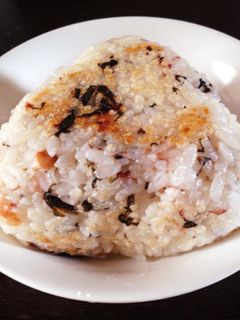 ヘルシー!焼いた梅干しおにぎり。-レシピのメイン写真