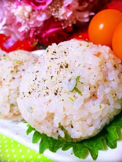 ハーブ香る♡簡単さっぱり梅おにぎり-レシピのメイン写真
