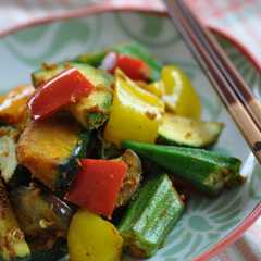 รูปของ ココ夏♡野菜のスパイシーカレー炒め