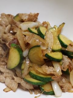 ズッキーニと豚肉の玉ねぎポン酢炒め-レシピのメイン写真