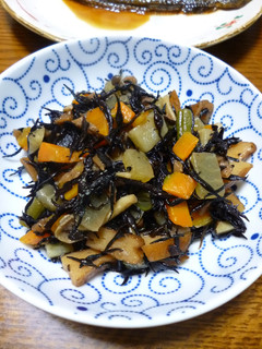 煮物の余りでひじきの梅煮-レシピのメイン写真