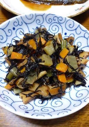 煮物の余りでひじきの梅煮-レシピのメイン写真