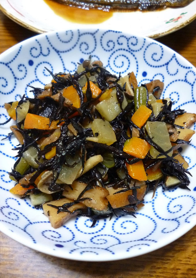 煮物の余りでひじきの梅煮-レシピのメイン写真