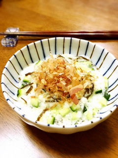 食前に!とろろと胡瓜の塩昆布和え-レシピのメイン写真