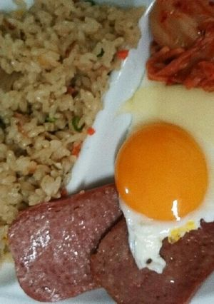 簡単１品時短スパム目玉焼きにチーズキムチ-レシピのメイン写真