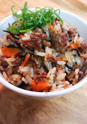 絶対美味☆お肉の旨焦げ目付!!ひじきご飯-レシピのメイン写真