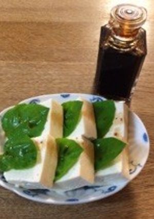 簡単すぎ♪バジルと豆腐のお醤油がけ♪-レシピのメイン写真
