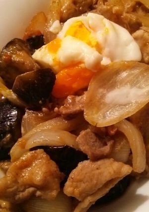 温玉のせ◎茄子と豚バラの甘辛味噌炒め-レシピのメイン写真