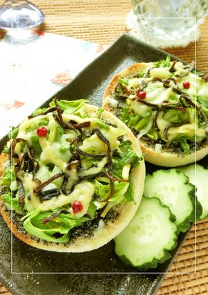 セロリ葉のさっぱりごま塩昆布トースト-レシピのメイン写真