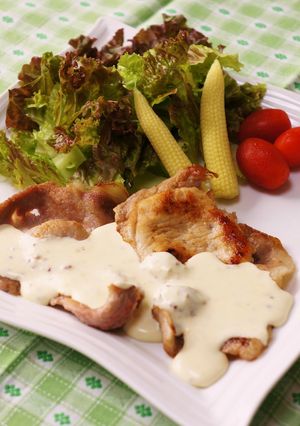 豚ソテーのクリームチーズソースがけ-レシピのメイン写真