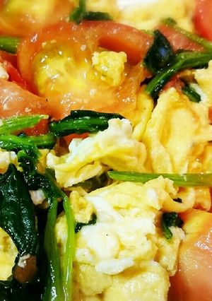女子が喜ぶ♪トマトと法蓮草の玉子炒め☆-レシピのメイン写真