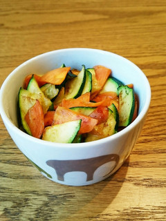ズッキーニと人参の味覇炒め-レシピのメイン写真
