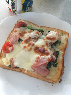 セロリの葉とミニトマトのトースト-レシピのメイン写真