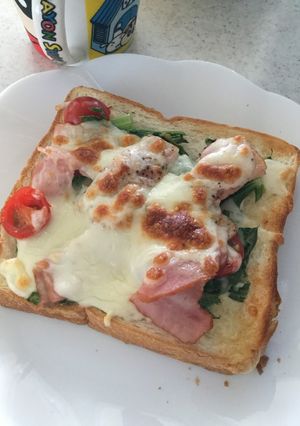 セロリの葉とミニトマトのトースト-レシピのメイン写真