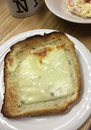 パセリ入り食パンのチーズトースト-レシピのメイン写真