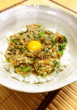 サバ缶と瓶詰めナメタケで☆簡単なめろう丼-レシピのメイン写真