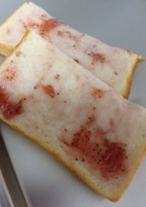 離乳食完了期♪子供に♪いちごミルクパン♪-レシピのメイン写真
