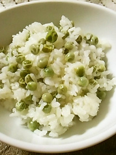 えんどう豆で簡単★炊飯器で豆ご飯-レシピのメイン写真