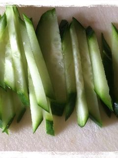 冷やし中華用キュウリの切り方-レシピのメイン写真