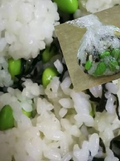枝豆と塩昆布ご飯(おにぎり)-レシピのメイン写真