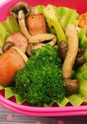 ブロッコリーとしめじとソーセージ-レシピのメイン写真