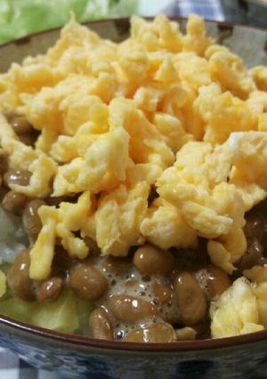 簡単☆たくあんご飯に納豆と炒り卵をかけて-レシピのメイン写真