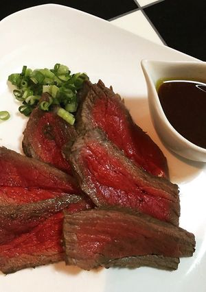 簡単ローストビーフを山葵ソースで食べる。-レシピのメイン写真
