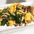 豚肉としめじ、ニラのニンニク醤油炒め