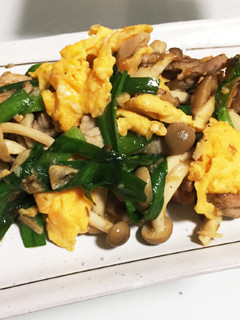 豚肉としめじ、ニラのニンニク醤油炒め-レシピのメイン写真