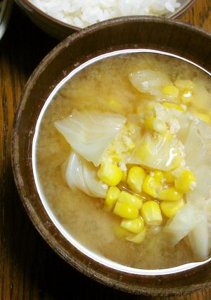 コーンとキャベツの味噌汁-レシピのメイン写真