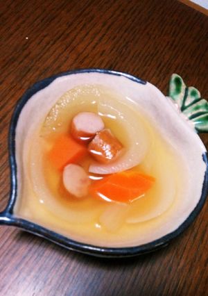 簡単！コンソメスープ╰(*´︶`*)╯-レシピのメイン写真